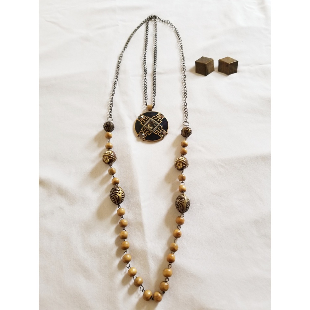 Chico's Layered Necklace And Earrings 💲
